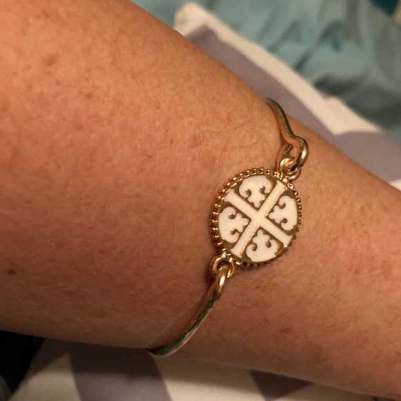 Set of 3 Gold Tone bracelets - Picture 3 of 4